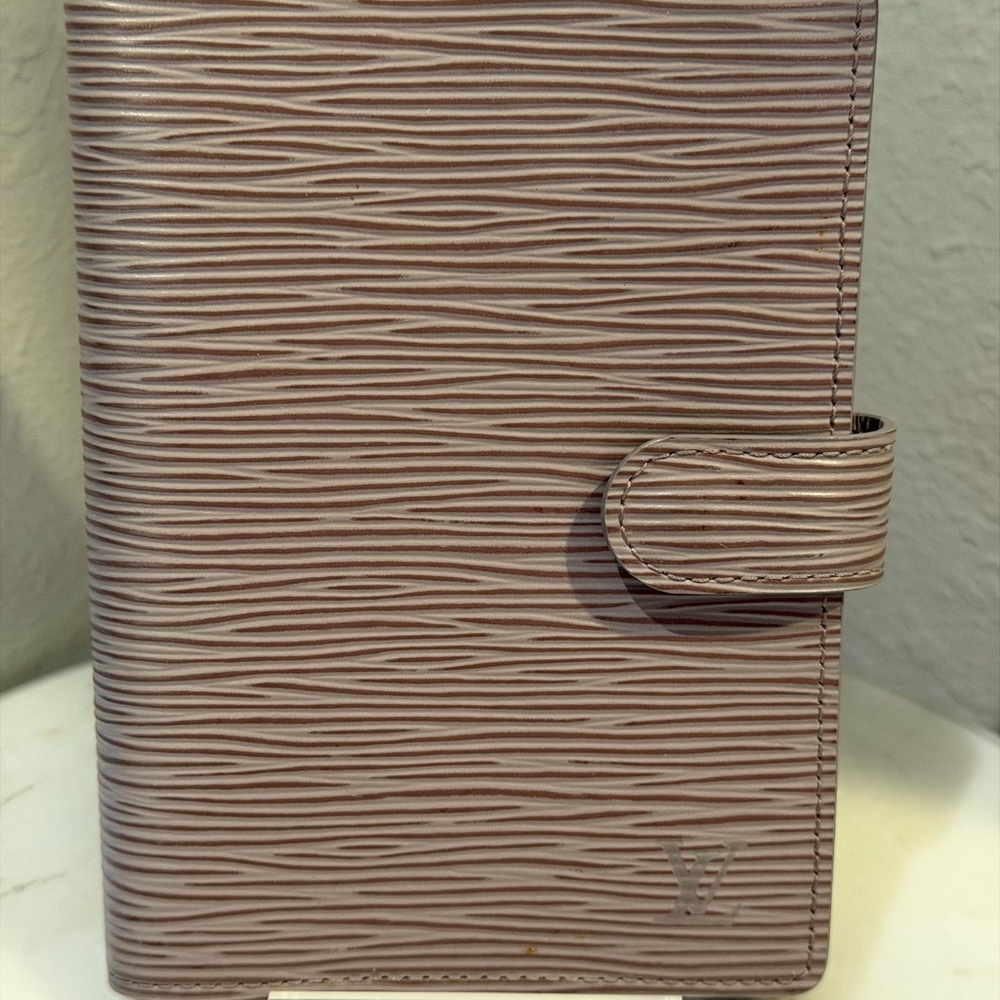 Louis Vuitton Epi Lavender gray Case. Rare